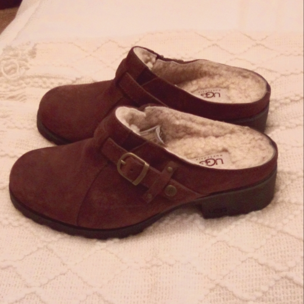 ⭐Brown UGGs clog⭐